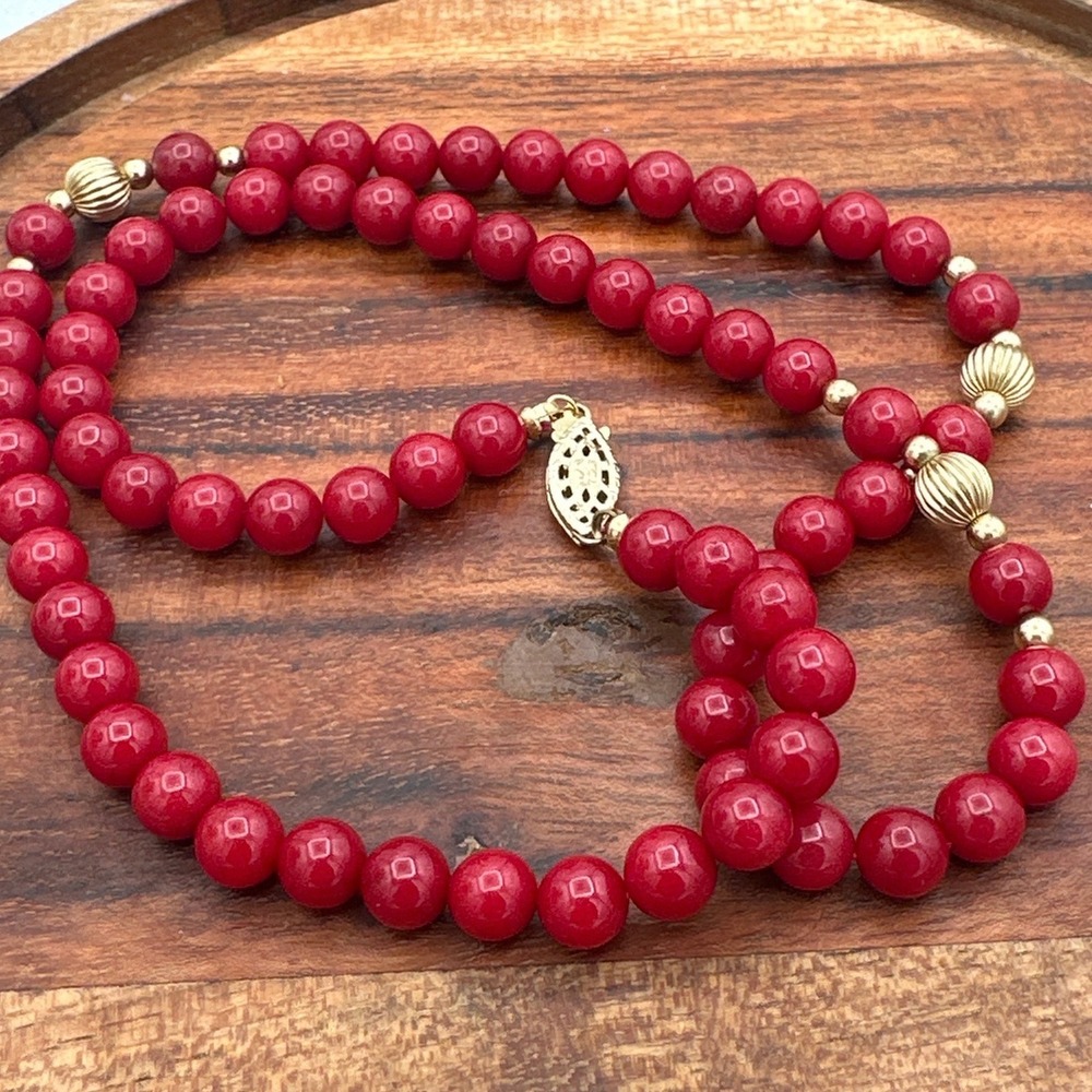 Vintage 19" Red Coral Bead Necklace 14K Gold Filled Clasp Fluted Spacers Matinee - Picture 4 of 9